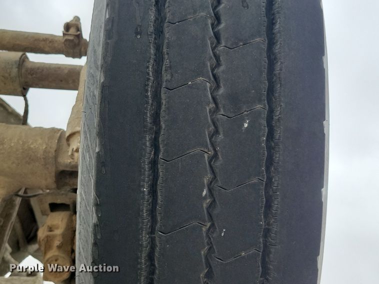 image for item NB9984 2004 Peterbilt 357 ready mix truck