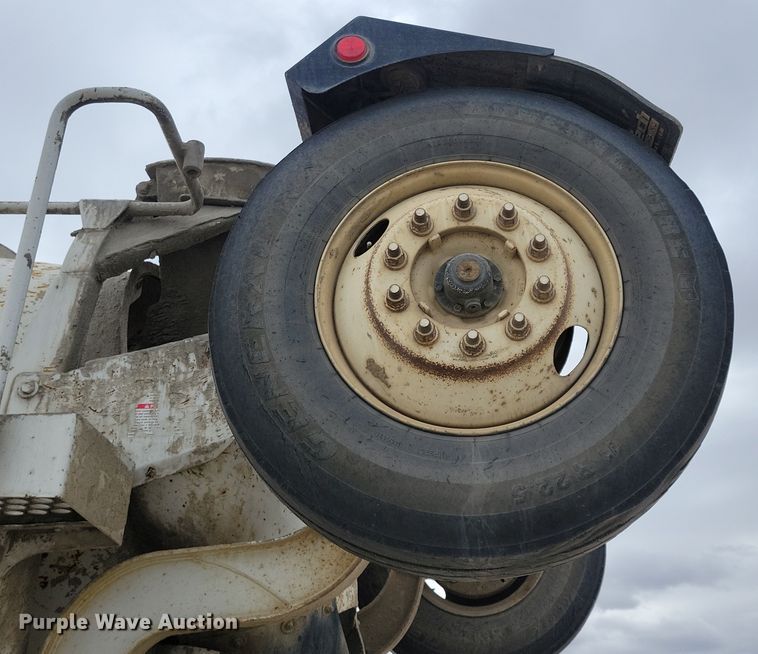 image for item NB9984 2004 Peterbilt 357 ready mix truck