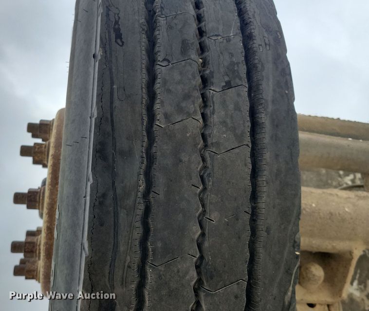 image for item NB9984 2004 Peterbilt 357 ready mix truck