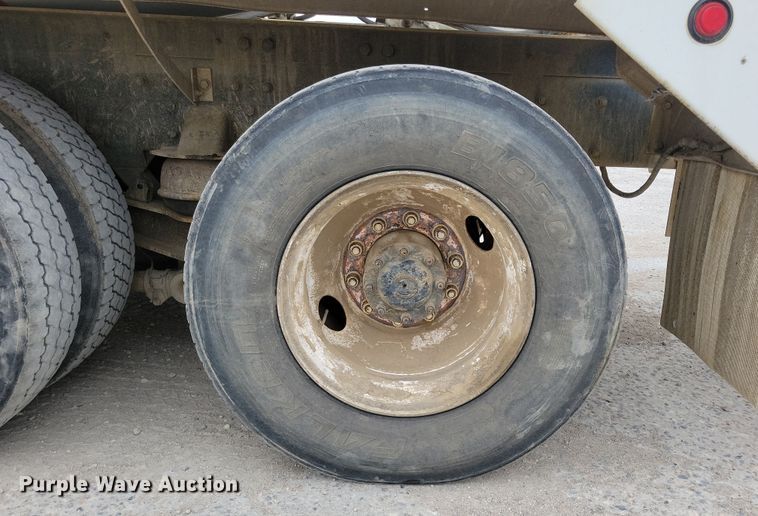 image for item NB9984 2004 Peterbilt 357 ready mix truck