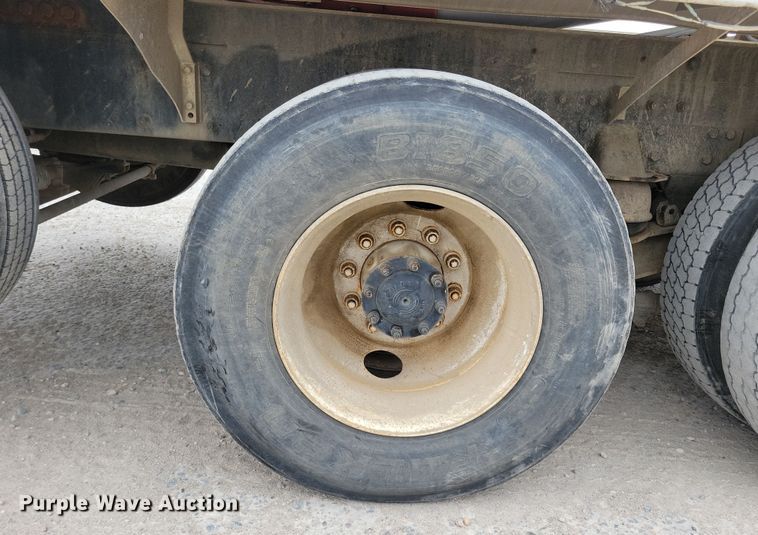 image for item NB9984 2004 Peterbilt 357 ready mix truck