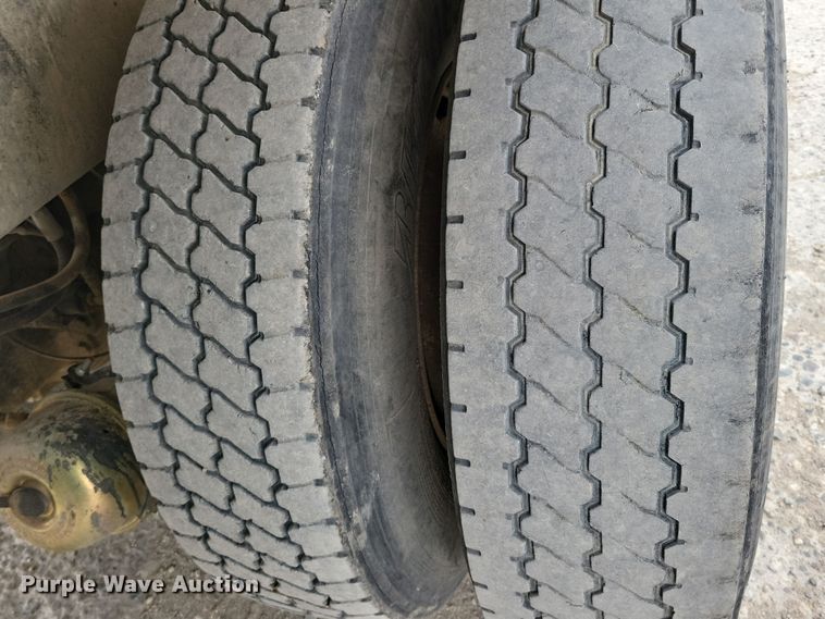 image for item NB9984 2004 Peterbilt 357 ready mix truck