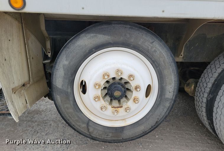 image for item NB9984 2004 Peterbilt 357 ready mix truck