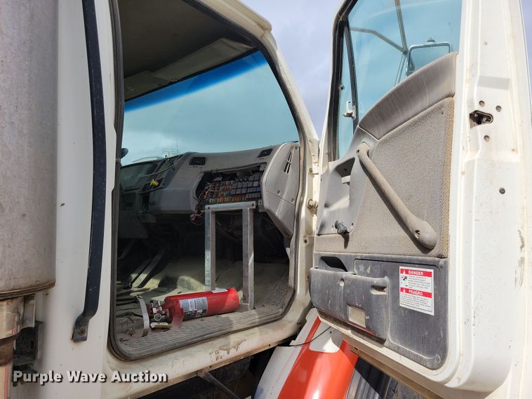 image for item NB9985 1999 Sterling LT8513 ready mix truck