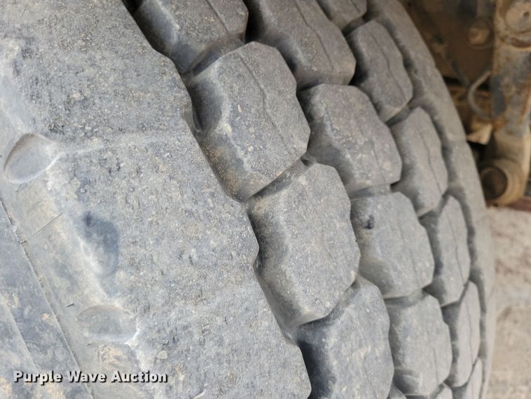 image for item NB9985 1999 Sterling LT8513 ready mix truck