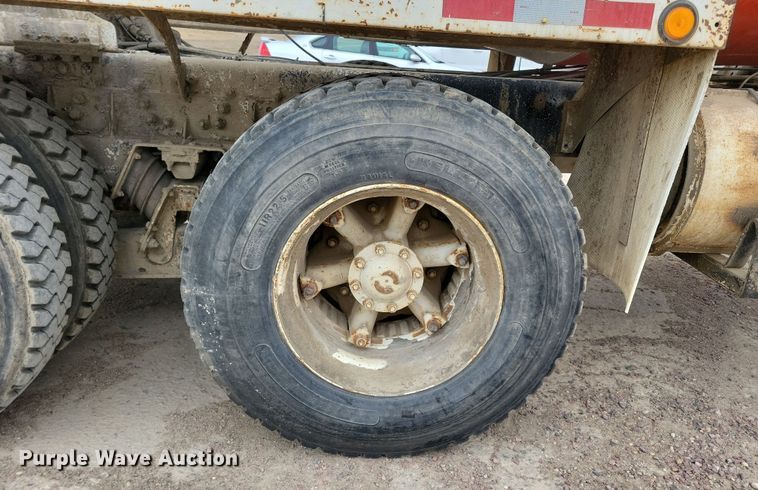 image for item NB9985 1999 Sterling LT8513 ready mix truck