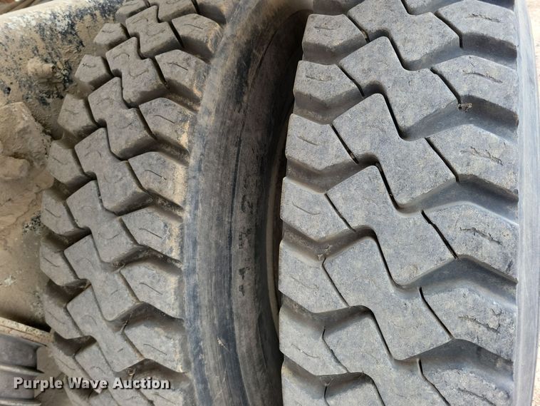 image for item NB9985 1999 Sterling LT8513 ready mix truck