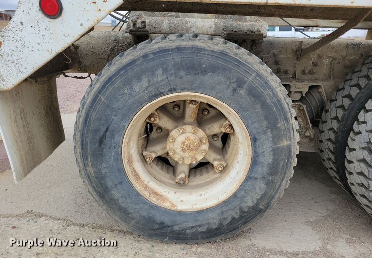 image for item NB9985 1999 Sterling LT8513 ready mix truck