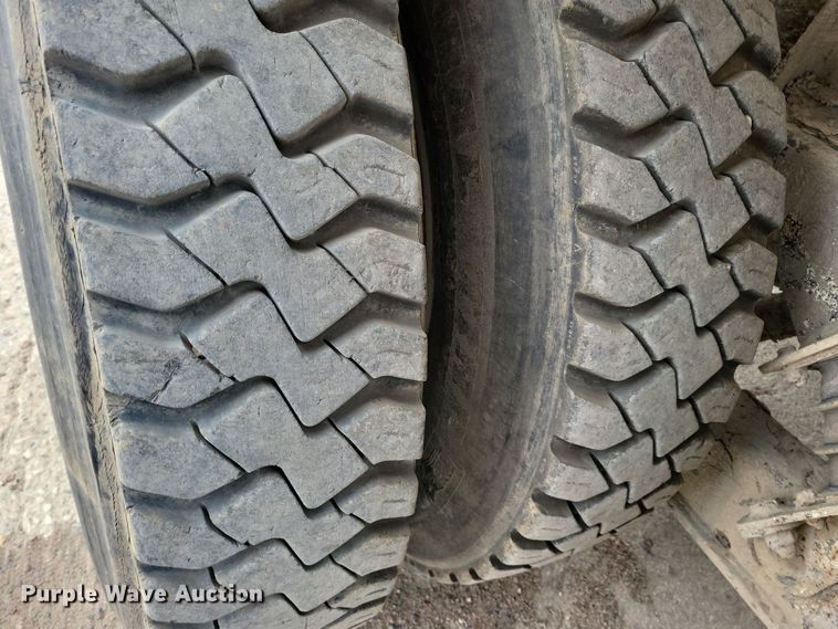 image for item NB9985 1999 Sterling LT8513 ready mix truck