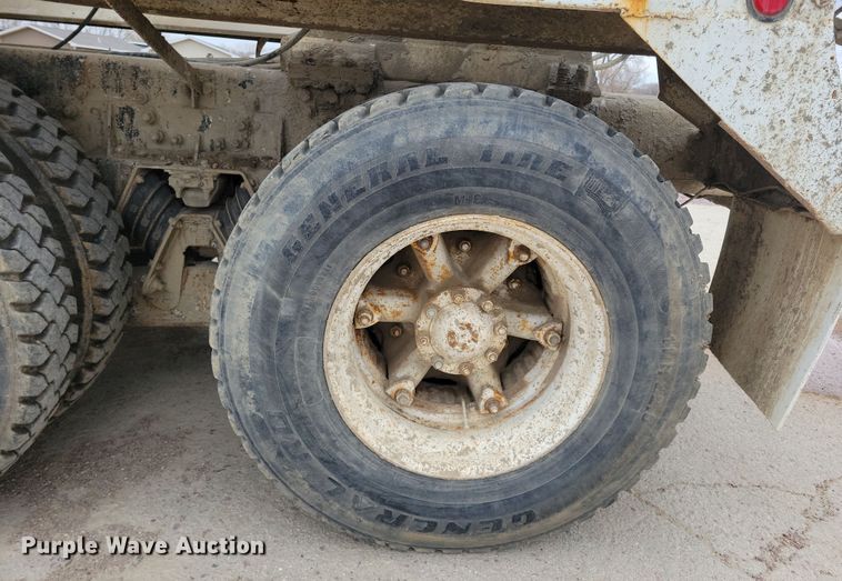 image for item NB9985 1999 Sterling LT8513 ready mix truck