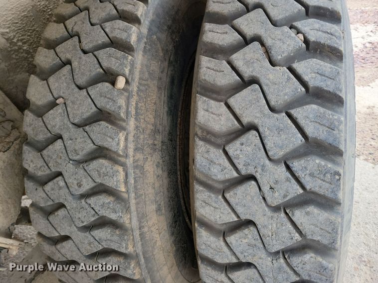 image for item NB9985 1999 Sterling LT8513 ready mix truck