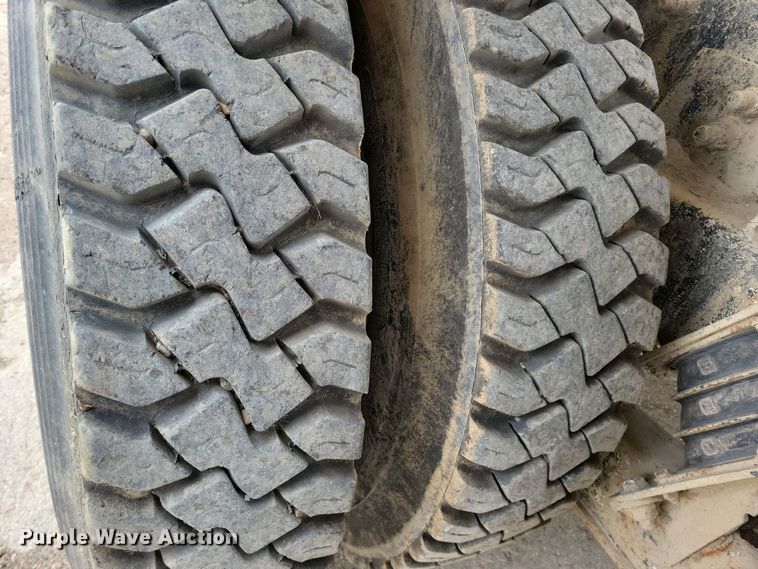 image for item NB9985 1999 Sterling LT8513 ready mix truck