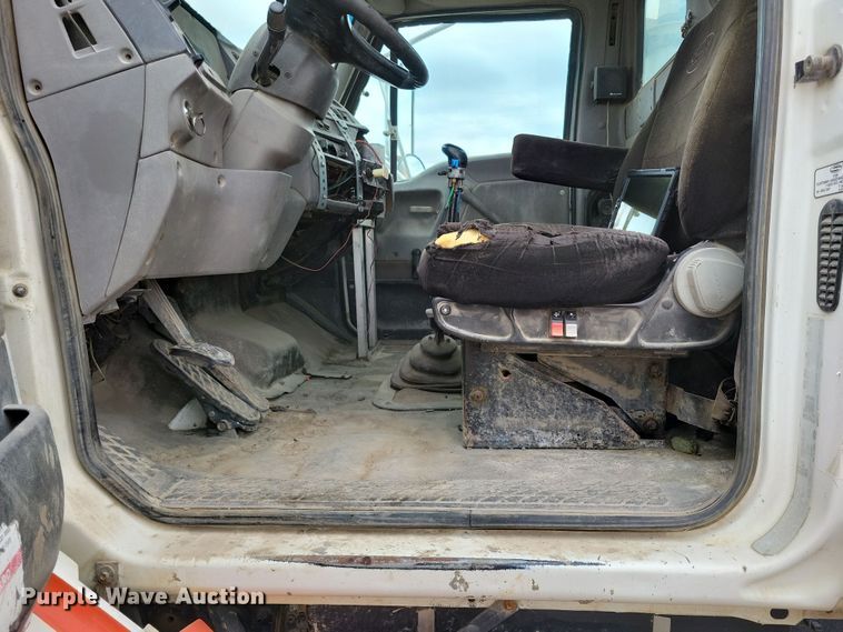 image for item NB9986 1999 Sterling LT8513 ready mix truck