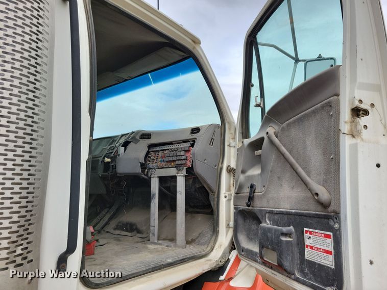 image for item NB9986 1999 Sterling LT8513 ready mix truck