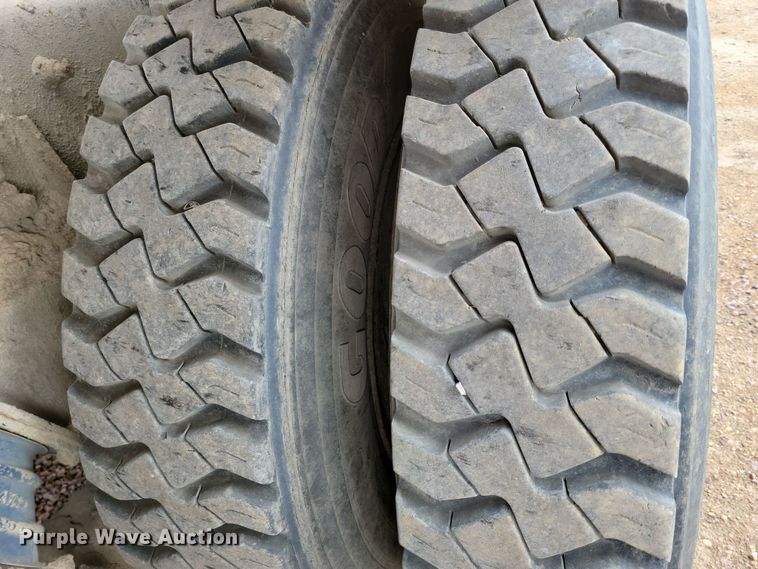 image for item NB9986 1999 Sterling LT8513 ready mix truck