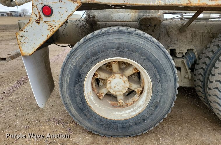 image for item NB9986 1999 Sterling LT8513 ready mix truck