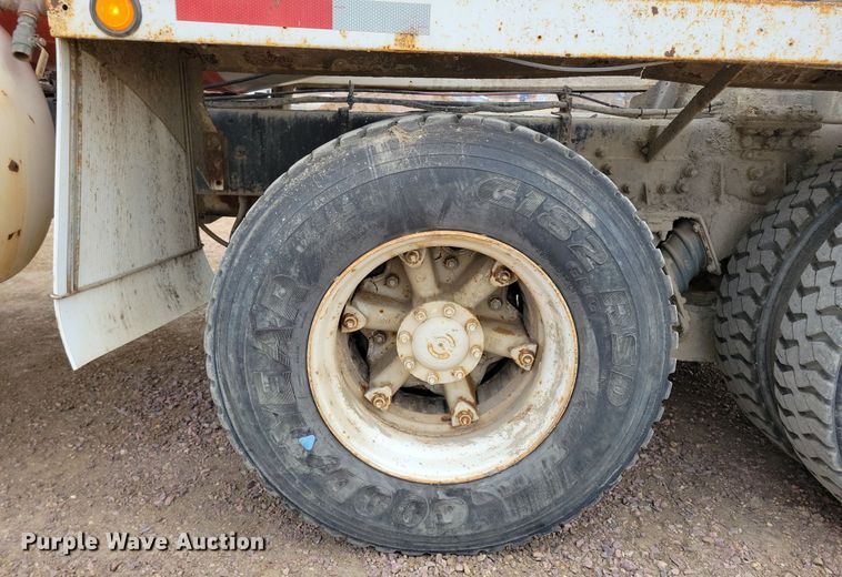 image for item NB9986 1999 Sterling LT8513 ready mix truck