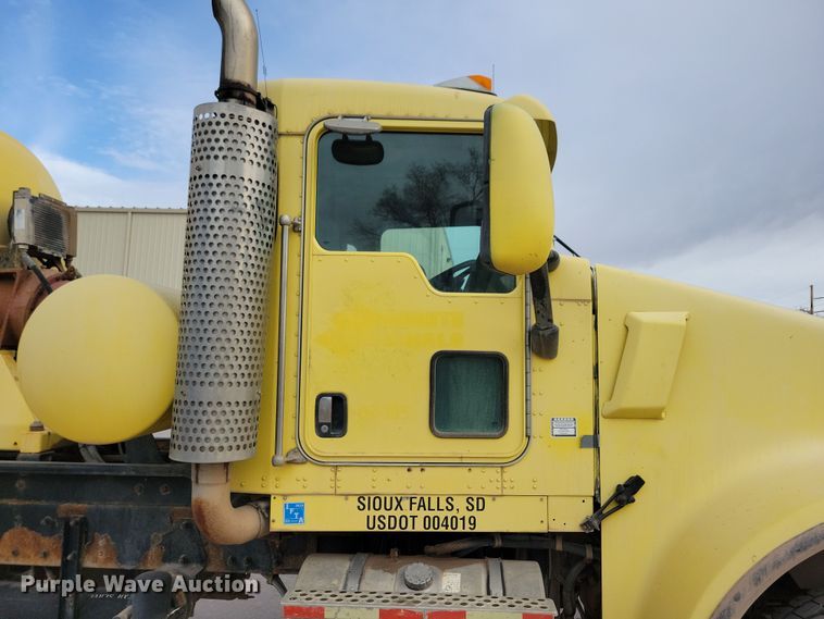image for item NB9990 2006 Kenworth W900 ready mix truck