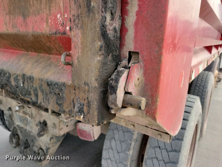 image for item NB9991 2006 Sterling L9500 dump truck