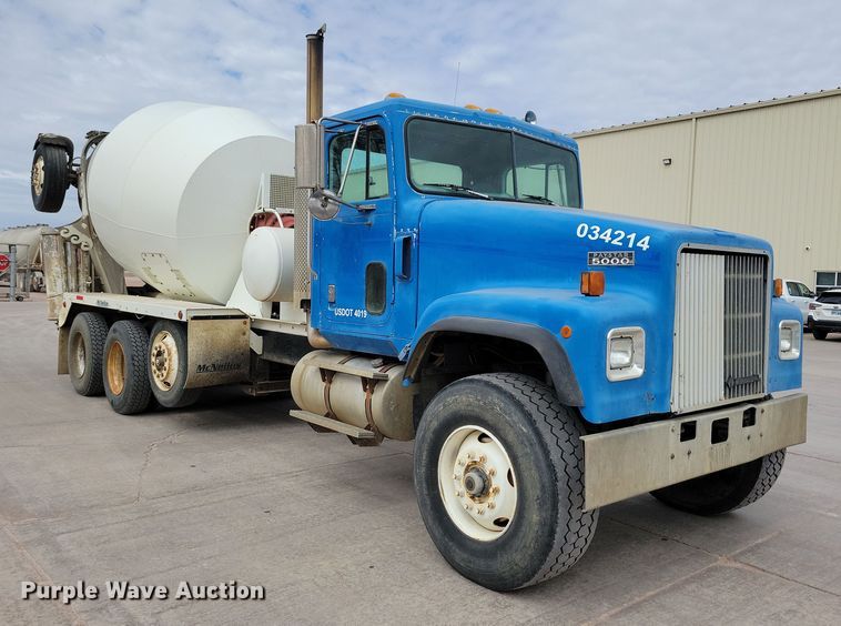 image for item NB9993 1998 International  Paystar 5000 ready mix truck