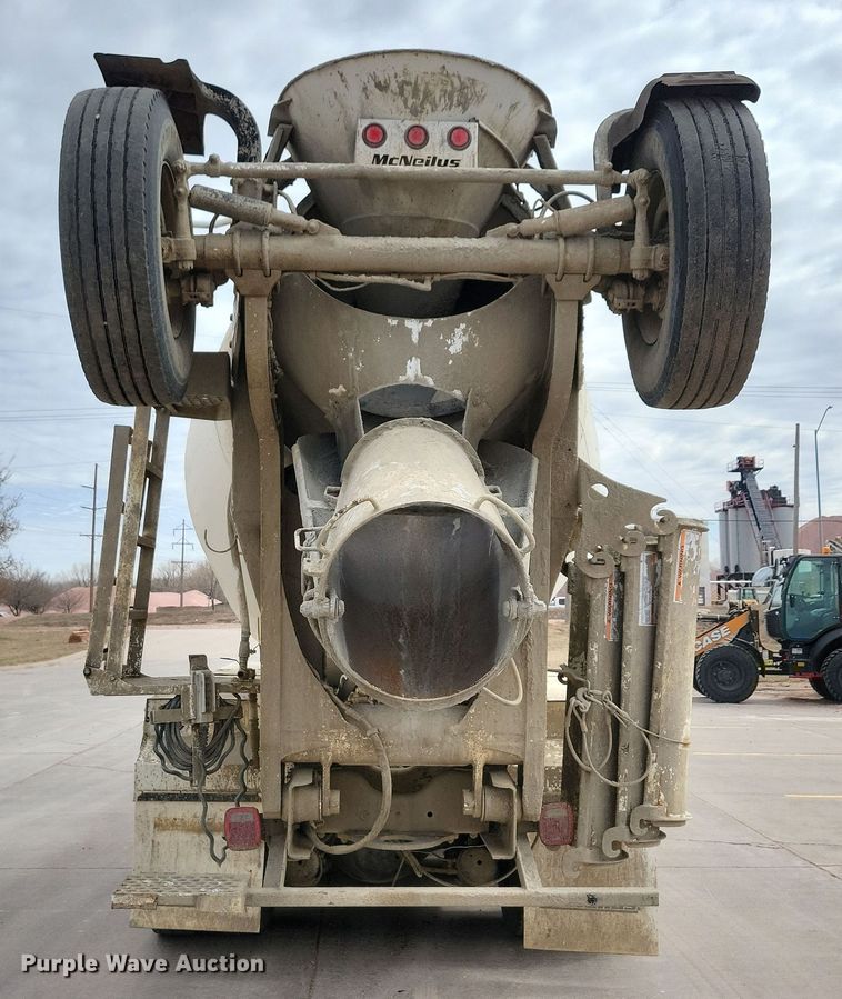 image for item NB9993 1998 International  Paystar 5000 ready mix truck