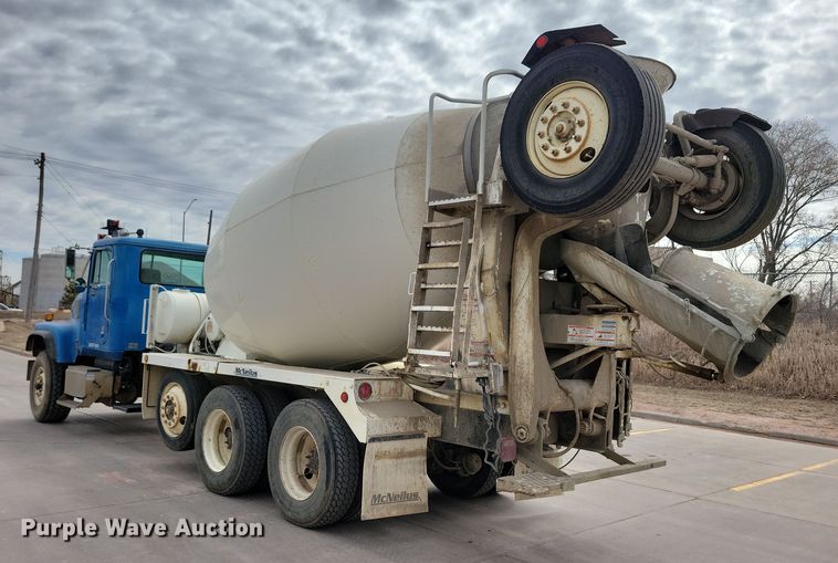 image for item NB9993 1998 International  Paystar 5000 ready mix truck
