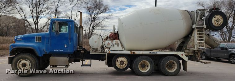 image for item NB9993 1998 International  Paystar 5000 ready mix truck