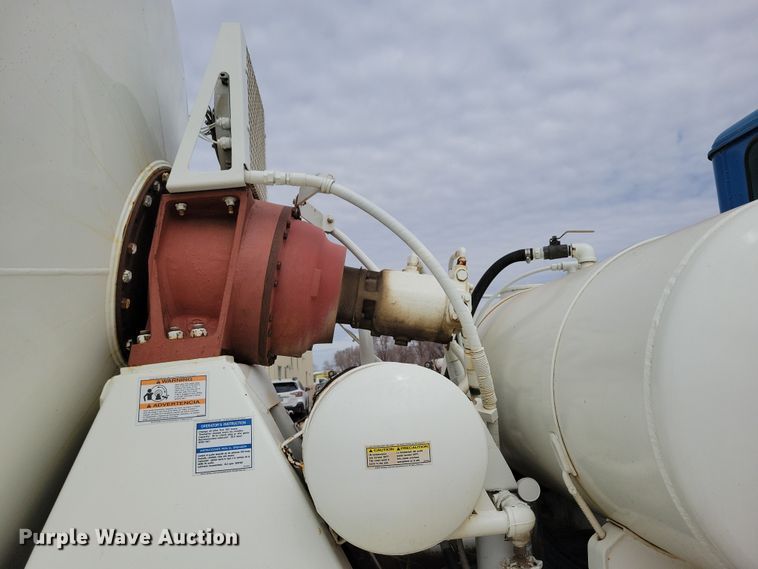 image for item NB9993 1998 International  Paystar 5000 ready mix truck