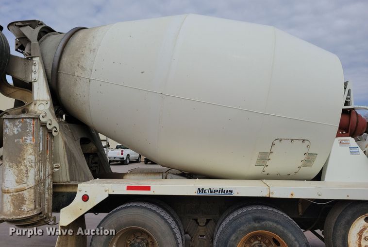 image for item NB9993 1998 International  Paystar 5000 ready mix truck