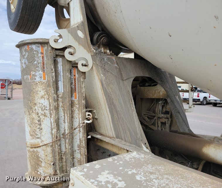 image for item NB9993 1998 International  Paystar 5000 ready mix truck