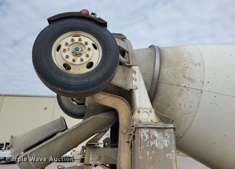 image for item NB9993 1998 International  Paystar 5000 ready mix truck