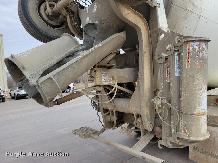 image for item NB9993 1998 International  Paystar 5000 ready mix truck