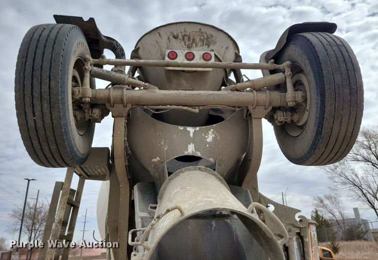 image for item NB9993 1998 International  Paystar 5000 ready mix truck