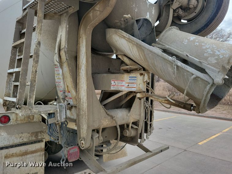 image for item NB9993 1998 International  Paystar 5000 ready mix truck