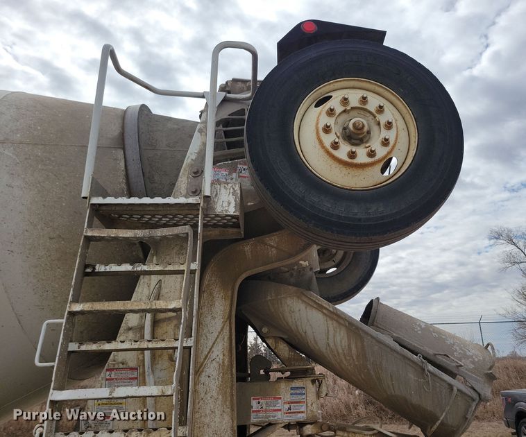 image for item NB9993 1998 International  Paystar 5000 ready mix truck