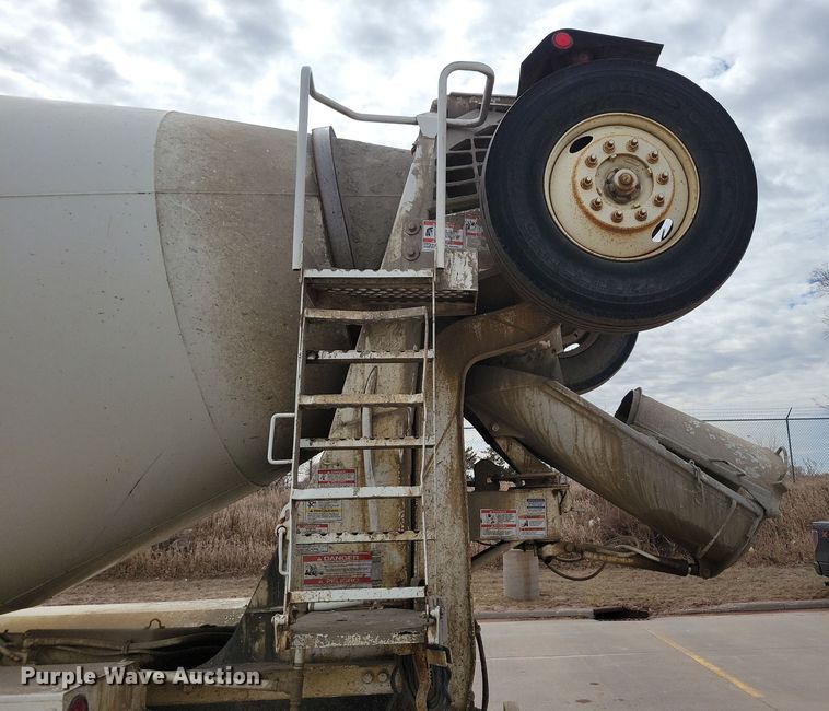 image for item NB9993 1998 International  Paystar 5000 ready mix truck