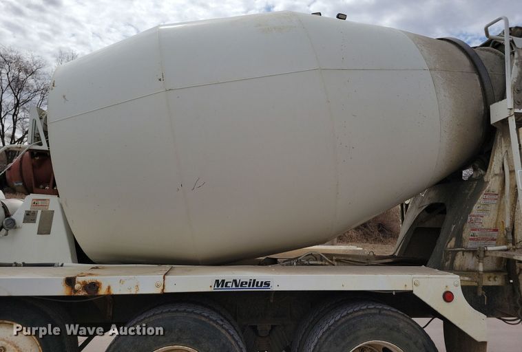 image for item NB9993 1998 International  Paystar 5000 ready mix truck