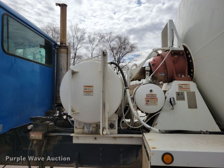 image for item NB9993 1998 International  Paystar 5000 ready mix truck