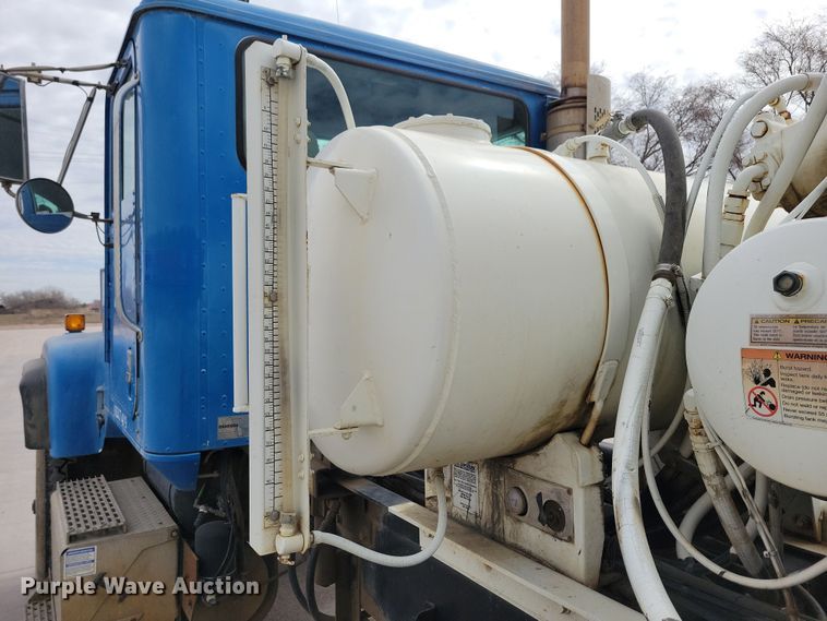 image for item NB9993 1998 International  Paystar 5000 ready mix truck