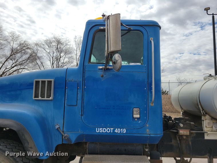 image for item NB9993 1998 International  Paystar 5000 ready mix truck