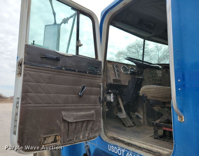 image for item NB9993 1998 International  Paystar 5000 ready mix truck