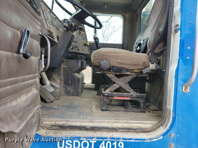 image for item NB9993 1998 International  Paystar 5000 ready mix truck