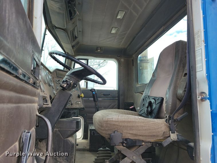 image for item NB9993 1998 International  Paystar 5000 ready mix truck