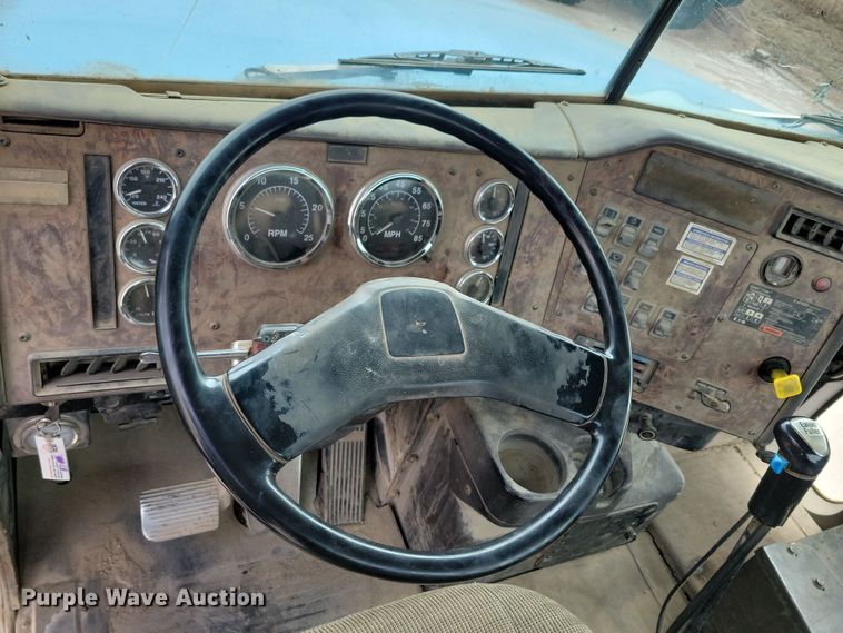 image for item NB9993 1998 International  Paystar 5000 ready mix truck