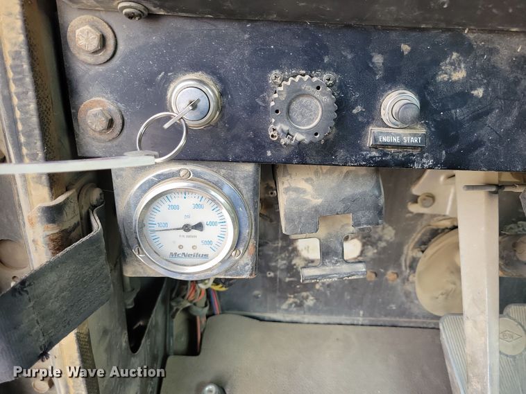 image for item NB9993 1998 International  Paystar 5000 ready mix truck