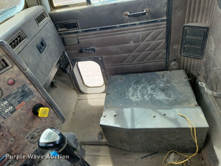 image for item NB9993 1998 International  Paystar 5000 ready mix truck