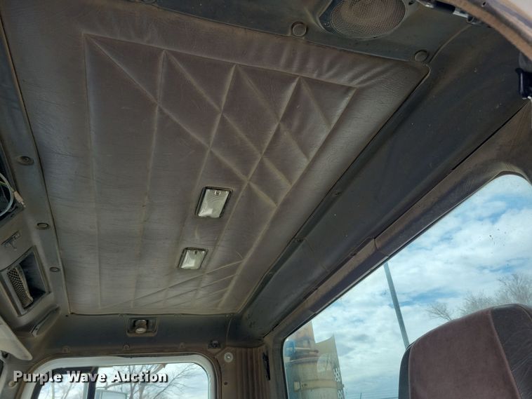 image for item NB9993 1998 International  Paystar 5000 ready mix truck