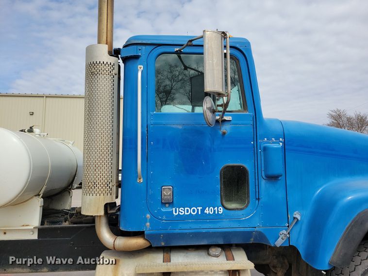 image for item NB9993 1998 International  Paystar 5000 ready mix truck