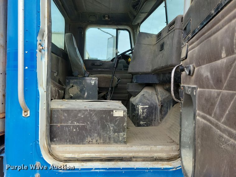 image for item NB9993 1998 International  Paystar 5000 ready mix truck