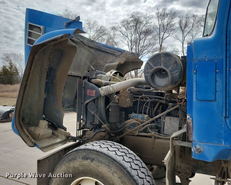 image for item NB9993 1998 International  Paystar 5000 ready mix truck